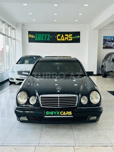 Mercedes E 240-1