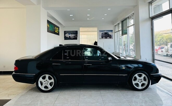 Mercedes E 240-5