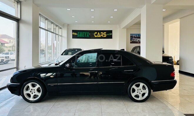 Mercedes E 240-3