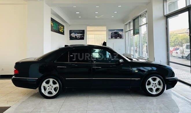 Mercedes E 240-4