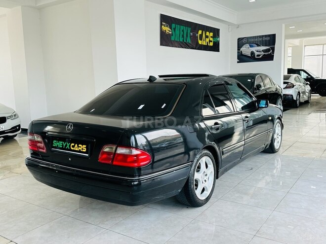 Mercedes E 240-13