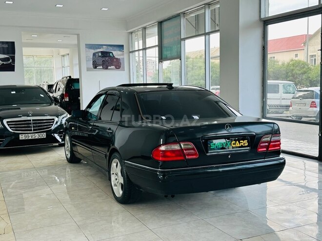 Mercedes E 240-11