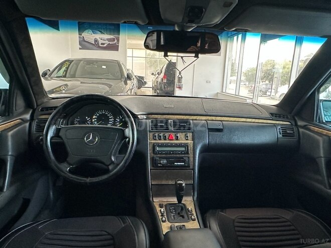 Mercedes E 240-14