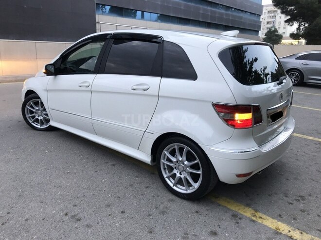 Mercedes B 180 2010, 107,000 km - 1.7 l - Sumqayıt