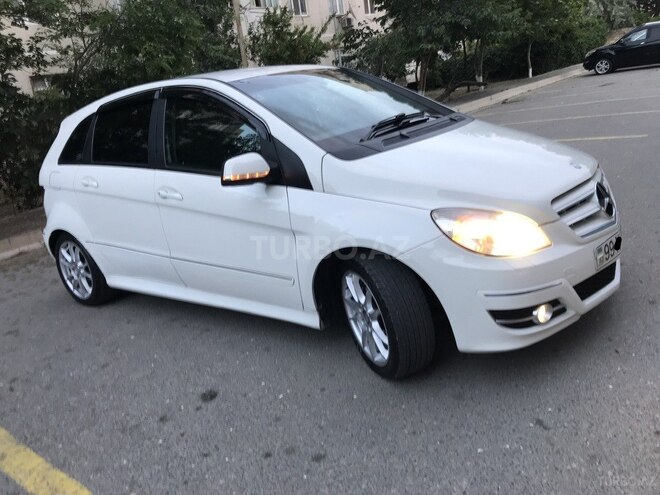 Mercedes B 180 2010, 107,000 km - 1.7 l - Sumqayıt