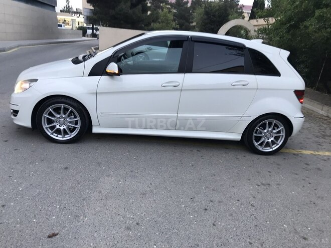 Mercedes B 180 2010, 107,000 km - 1.7 l - Sumqayıt