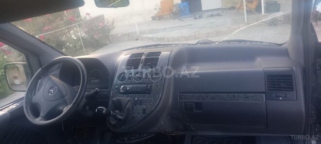 Mercedes Vito 112 2002, 300,000 km - 2.2 л - Salyan
