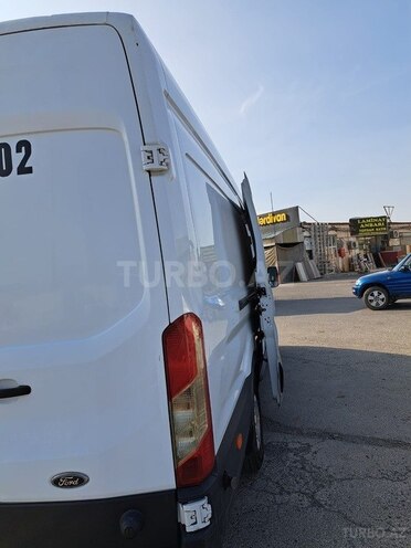 Ford Transit-5