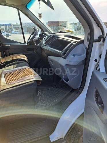 Ford Transit-9