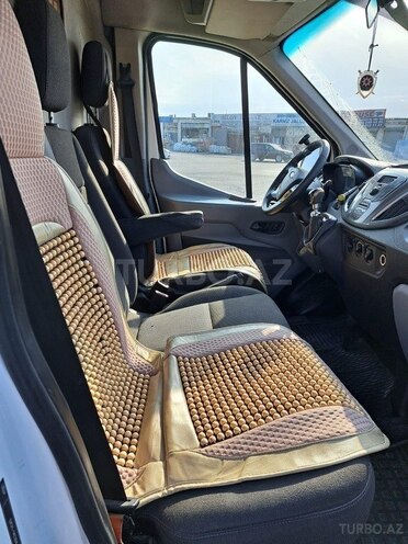 Ford Transit-10