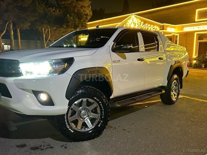 Toyota Hilux 2019, 74,000 km - 2.4 л - Bakı