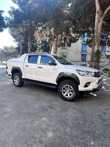 Toyota Hilux 2019, 74,000 km - 2.4 л - Bakı