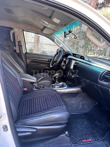 Toyota Hilux 2019, 74,000 km - 2.4 л - Bakı