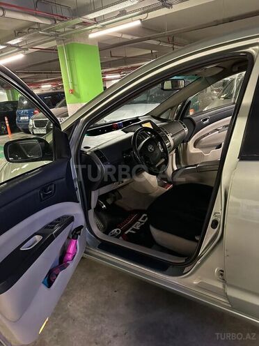 Toyota Prius-4