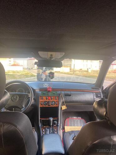 Mercedes E 230 1996, 421,000 km - 2.3 l - Sumqayıt