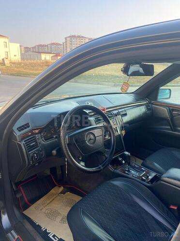 Mercedes E 230 1996, 421,000 km - 2.3 l - Sumqayıt
