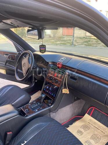 Mercedes E 230 1996, 421,000 km - 2.3 l - Sumqayıt
