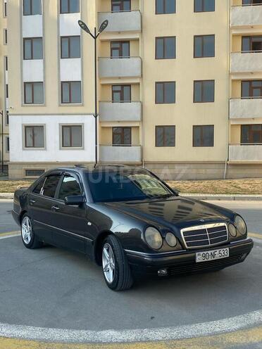 Mercedes E 230 1996, 421,000 km - 2.3 l - Sumqayıt