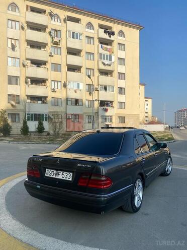 Mercedes E 230 1996, 421,000 km - 2.3 l - Sumqayıt