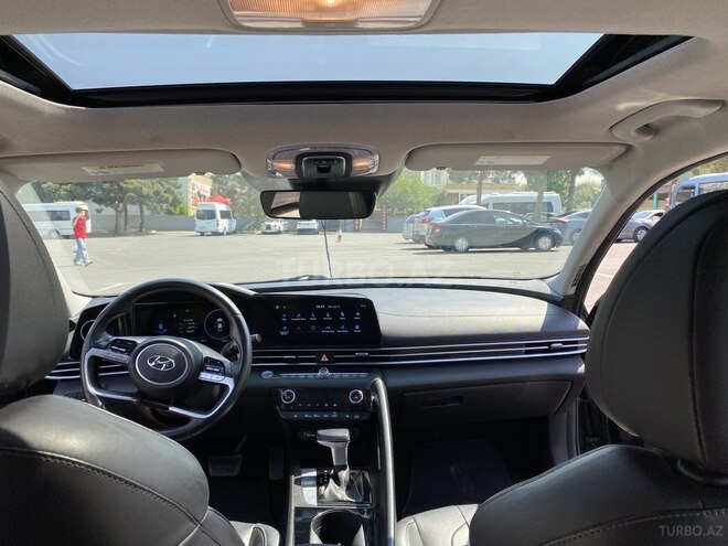Hyundai Elantra-11
