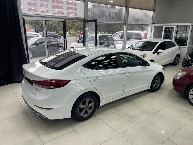 Hyundai Elantra-14