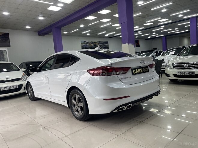 Hyundai Elantra-10