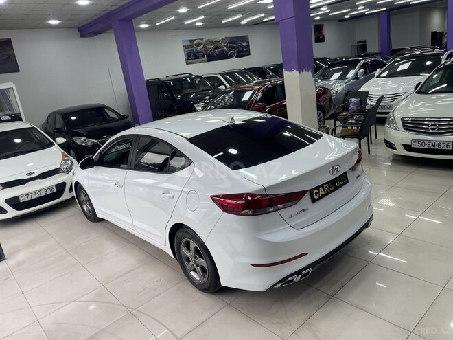 Hyundai Elantra-11
