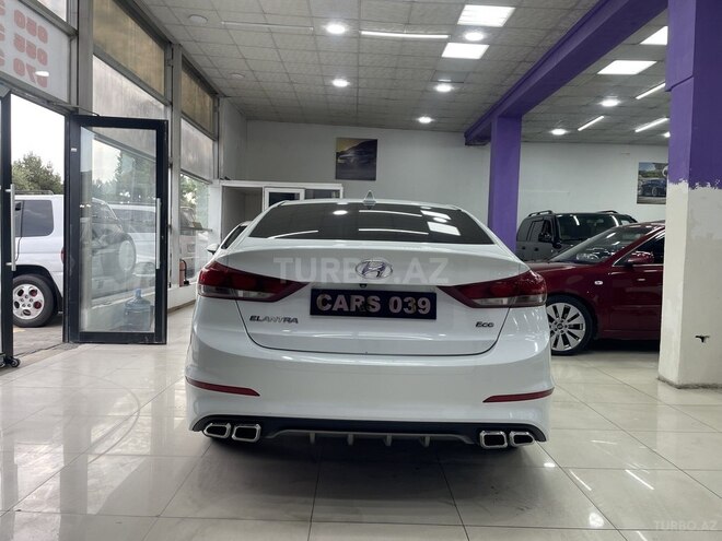 Hyundai Elantra-12