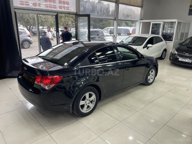 Chevrolet Cruze-12