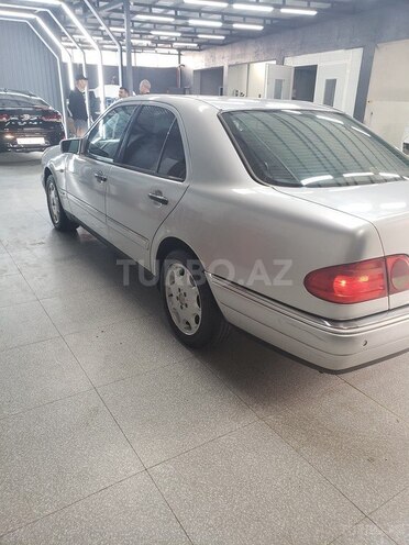 Mercedes E 240 1998, 300,000 km - 2.4 l - Bakı