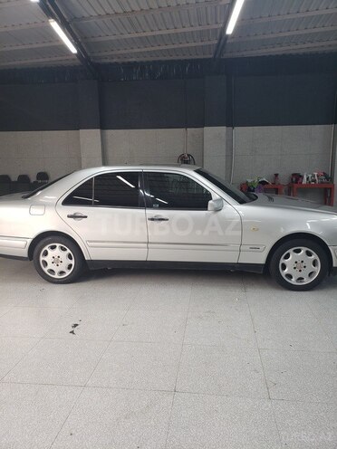 Mercedes E 240 1998, 300,000 km - 2.4 l - Bakı