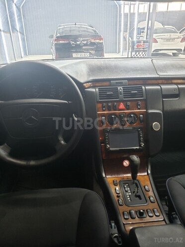 Mercedes E 240 1998, 300,000 km - 2.4 l - Bakı