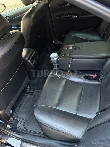 Toyota Camry-12
