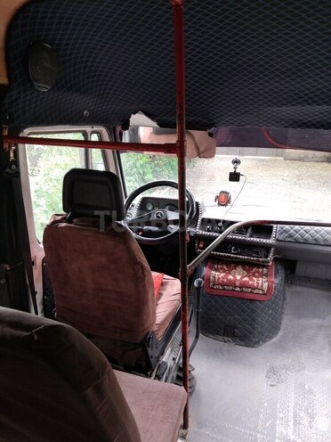Mercedes 208 D 1993, 250,000 km - 2.5 л - Quba