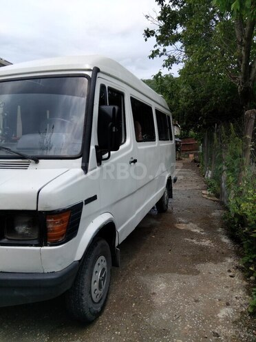 Mercedes 208 D 1993, 250,000 km - 2.5 л - Quba