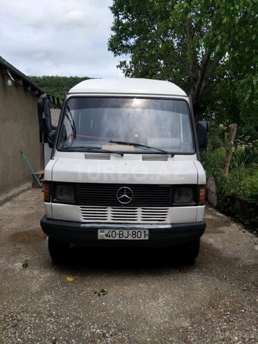 Mercedes 208 D 1993, 250,000 km - 2.5 л - Quba