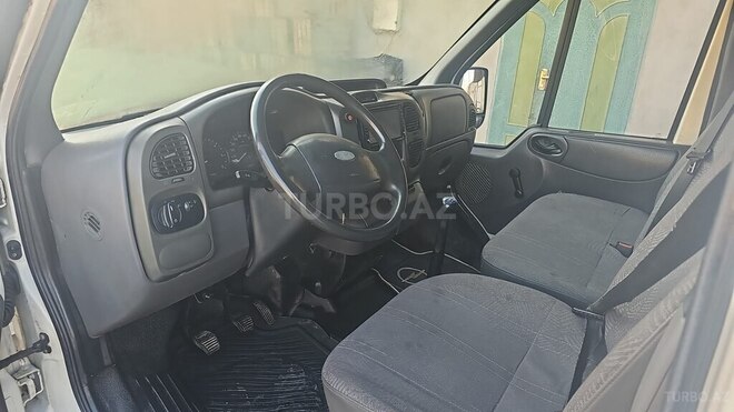 Ford Transit-7