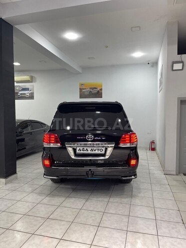 Toyota Land Cruiser-11