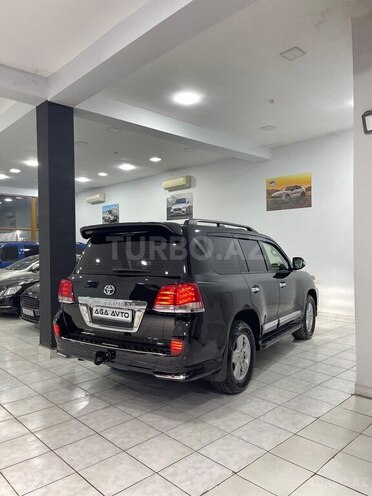 Toyota Land Cruiser-10
