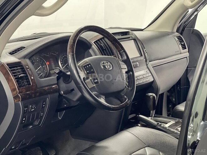 Toyota Land Cruiser-15