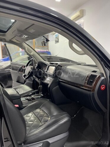 Toyota Land Cruiser-18