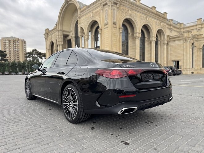 Mercedes E 300 e-7
