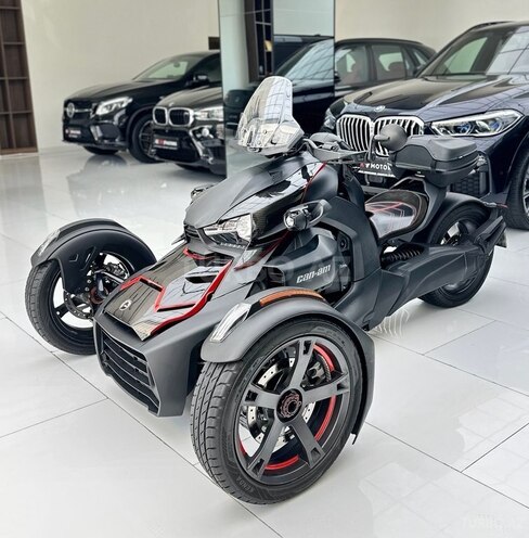 Can-Am Spyder ST-1