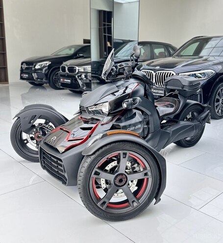 Can-Am Spyder ST-2