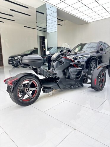Can-Am Spyder ST-11