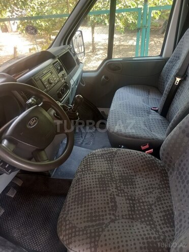 Ford Transit-15