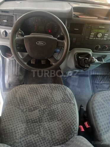 Ford Transit-16