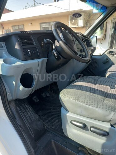 Ford Transit-20