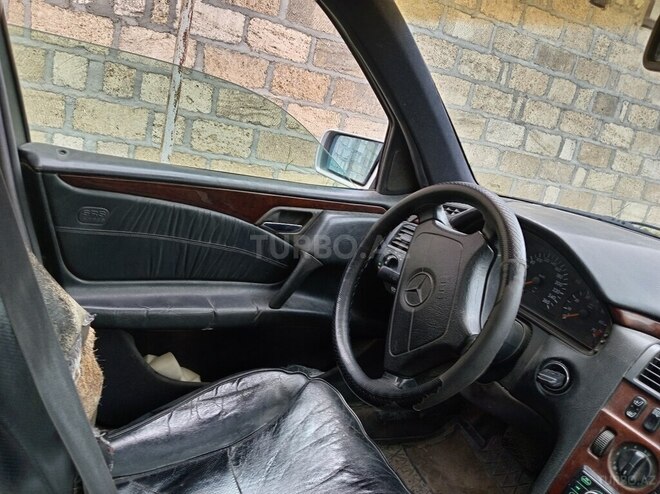 Mercedes C 320 1995, 300,000 km - 3.2 l - Qusar