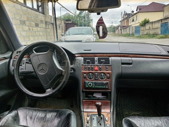 Mercedes C 320 1995, 300,000 km - 3.2 l - Qusar